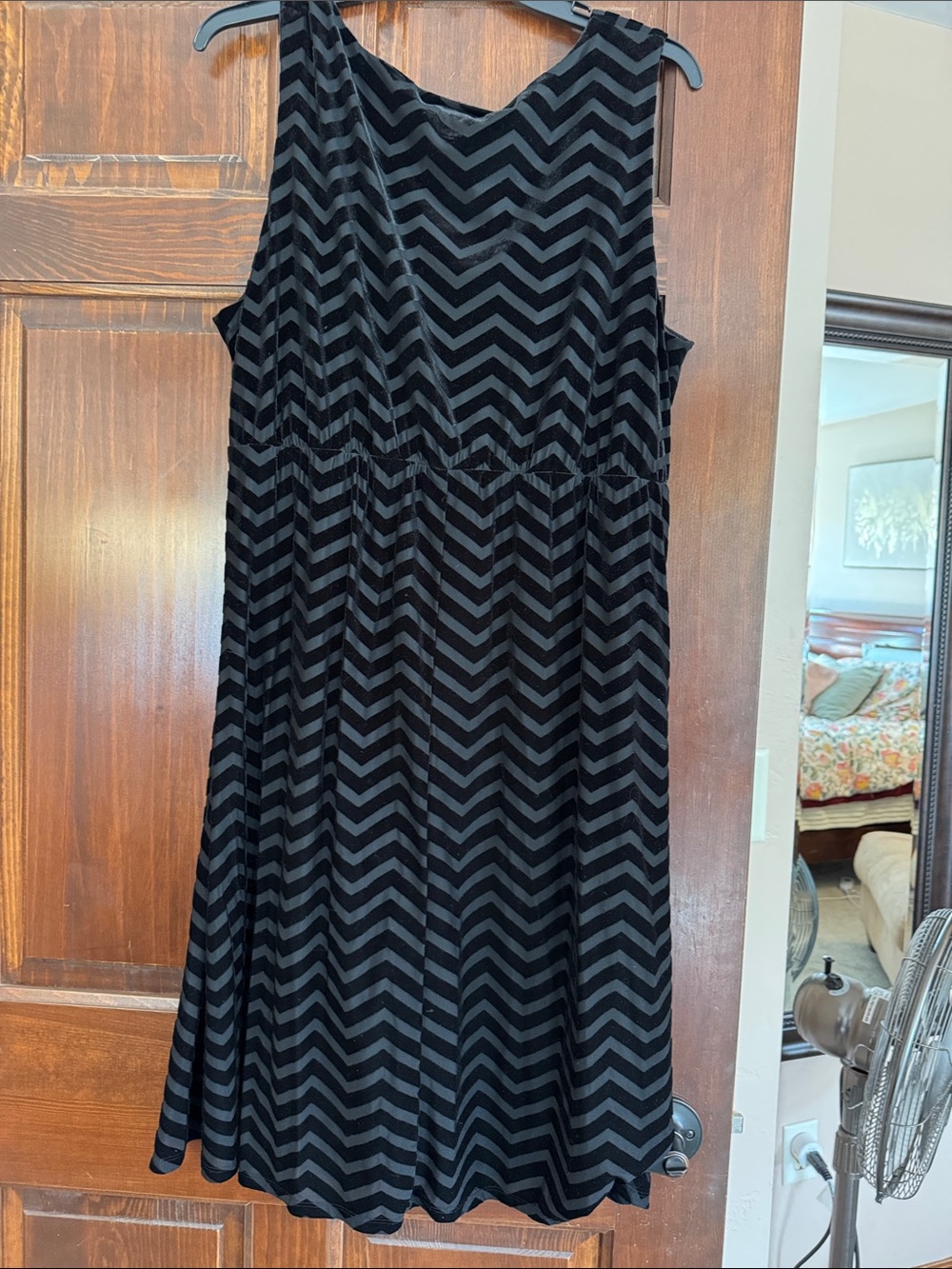 Layne Bryant Black Velvet Chevron Knot-Front Midi Dress - Picture 4 of 4